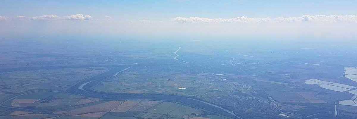 Flugwegposition um 13:31:38: Aufgenommen in der Nähe von Hódmezővásárhelyi, Ungarn in 2230 Meter